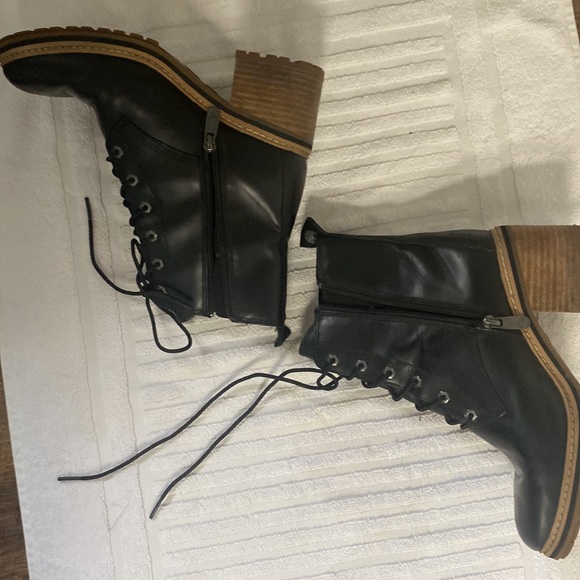 TIMBERLAND SIENNA WATERPROOF BLOCK HEEL BOOTIES w/2.5” HEEL, SIDE ZIP, SZ 7.5 - Picture 11 of 16